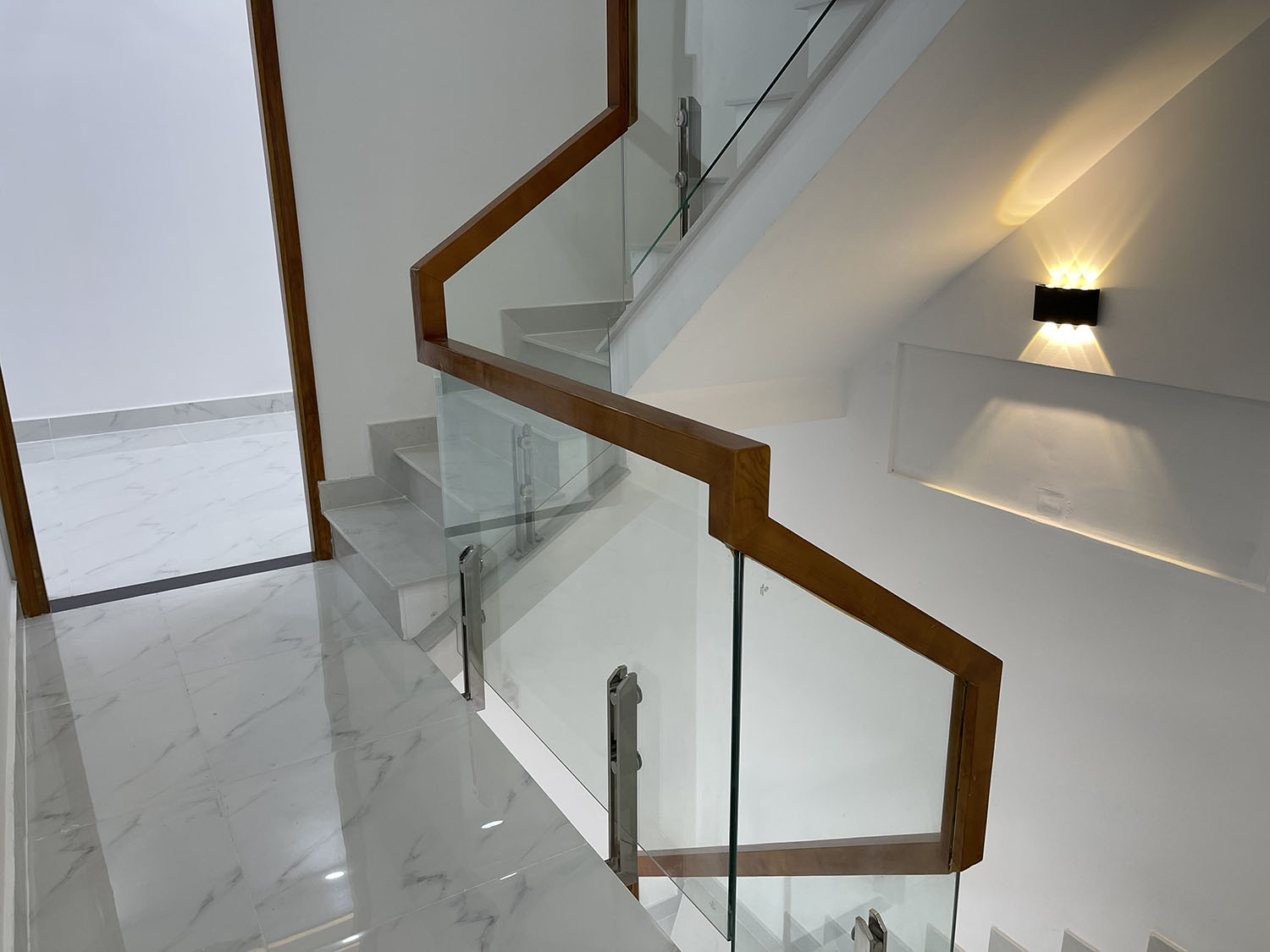 Bán nhà Nơ Trang Long, Quận Bình Thạnh Tuyệt phẩm 4 lầu (4,2m x 14m) tk Singapore ôtô đổ trong nhà.